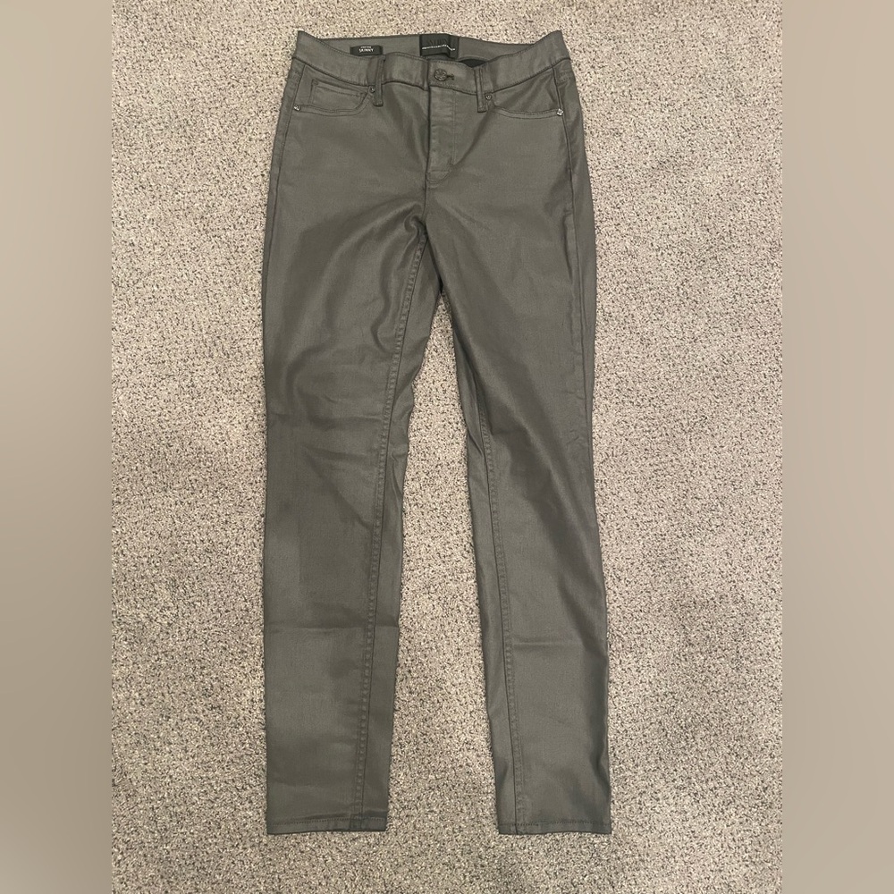 White House Black Market WHBM grey skinny jeans leather like size 6. High rise
